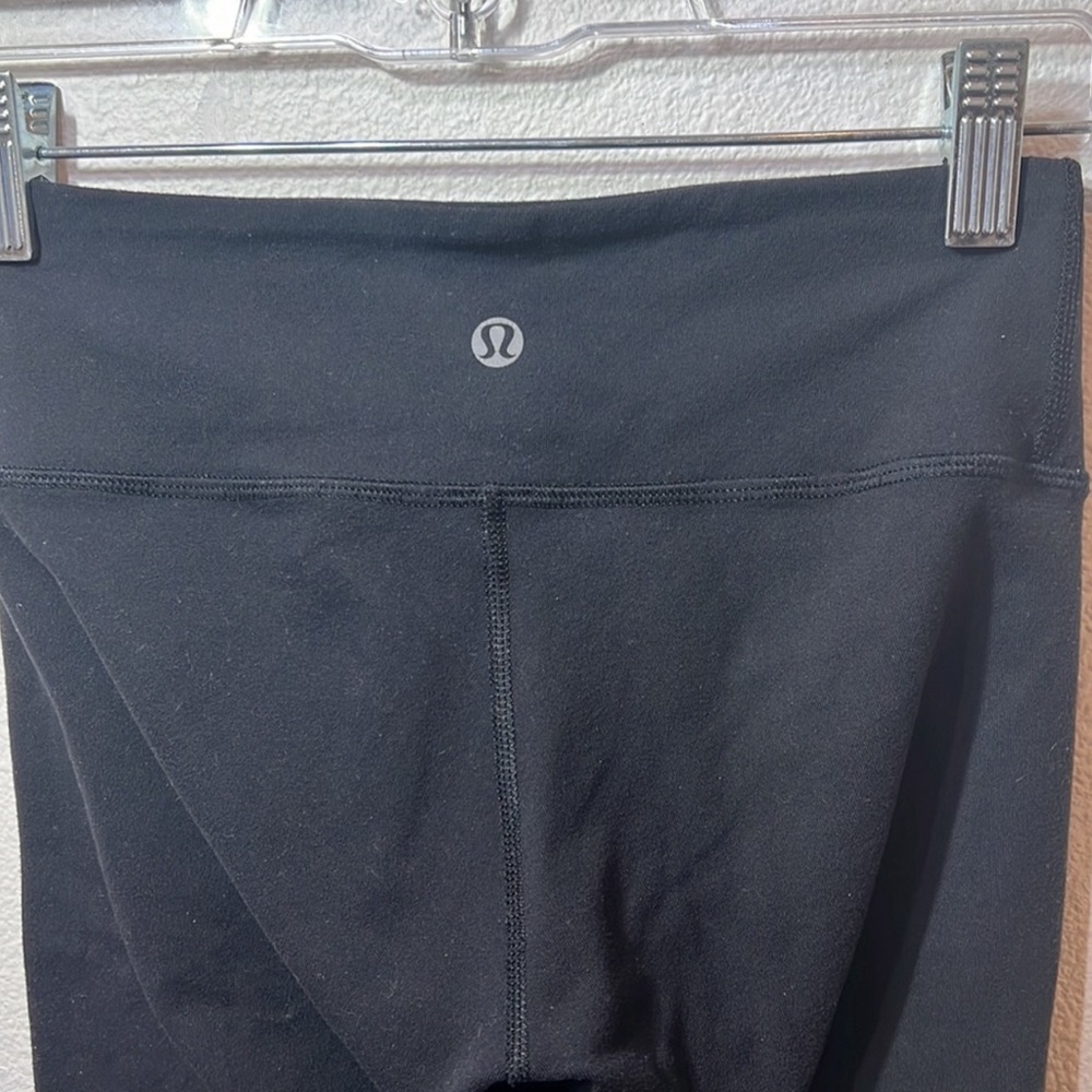 Lululemon Leggings size 2
good condition
No stains or rips